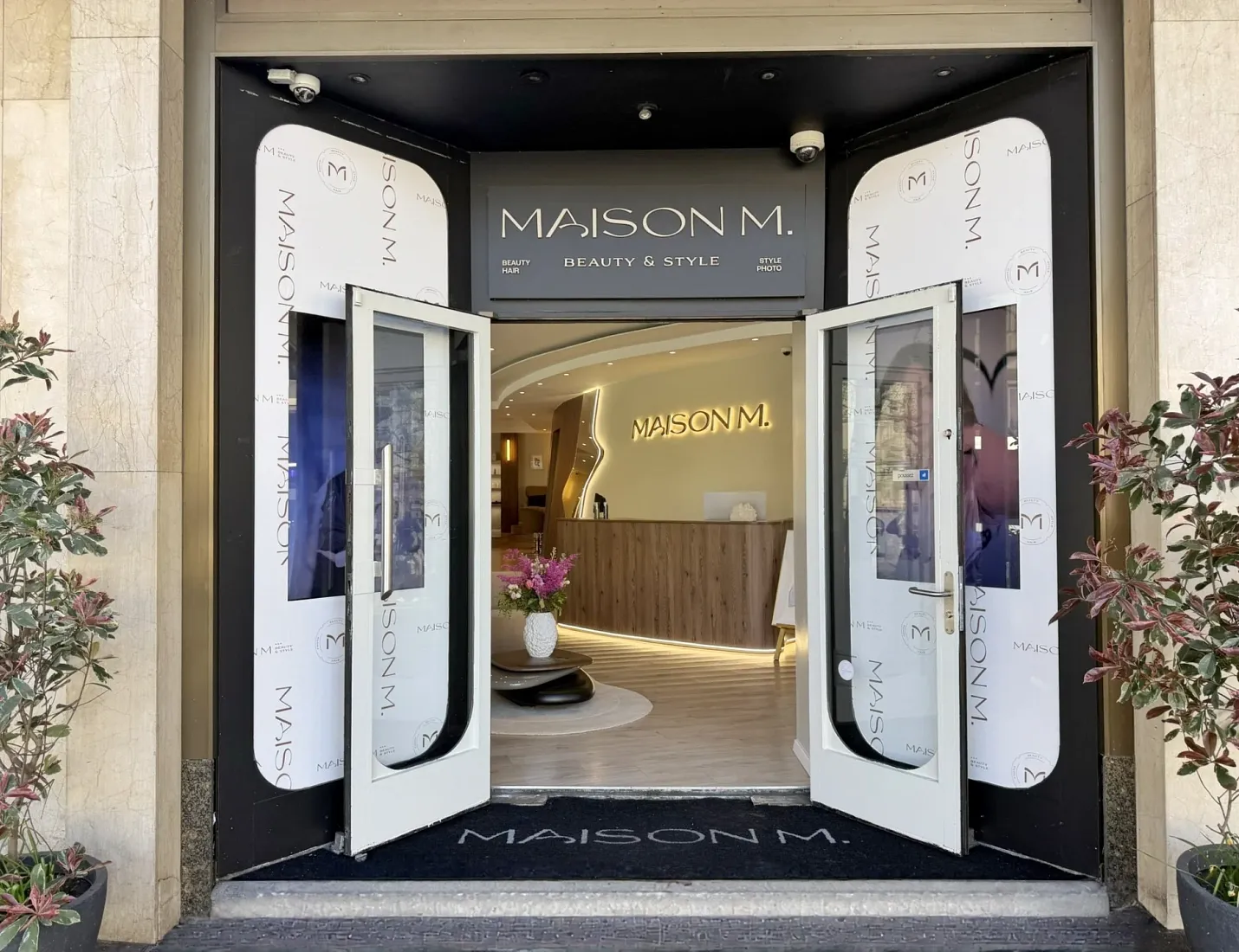 L’entrée du salon Maison M au Carrefour de Rive